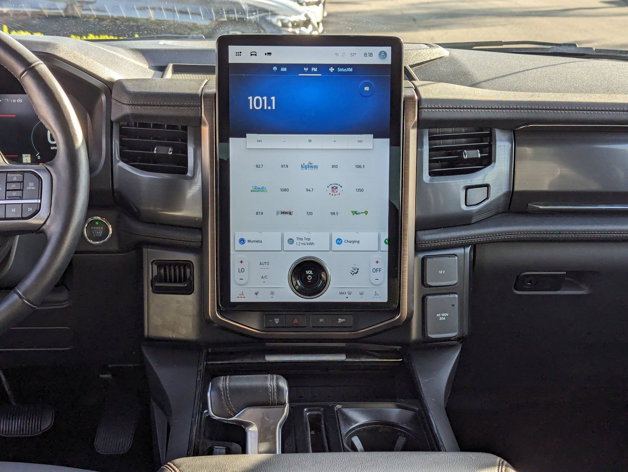 Vehicle photo 26