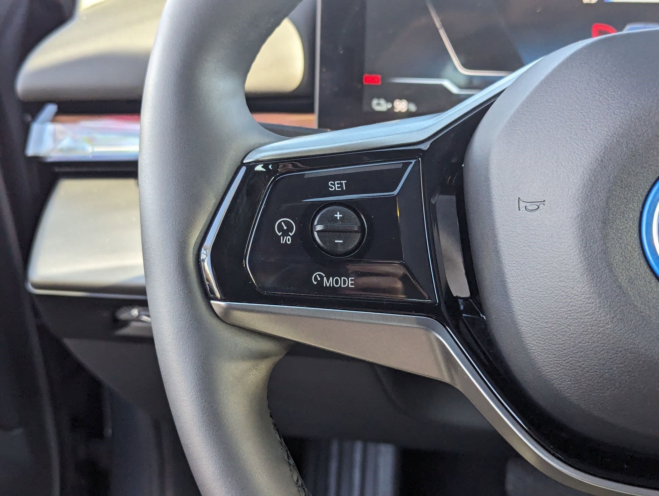 Vehicle photo 17