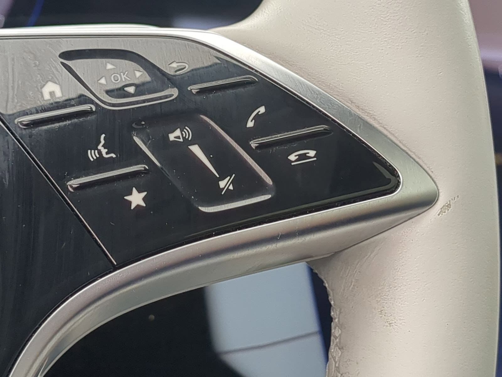 Vehicle photo 18