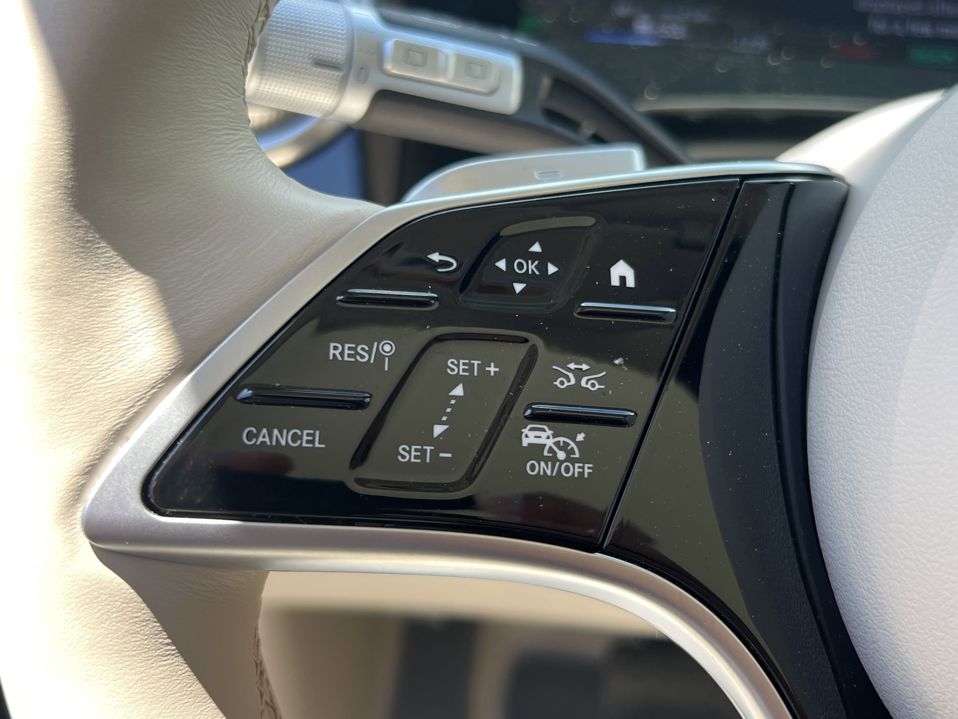 Vehicle photo 17