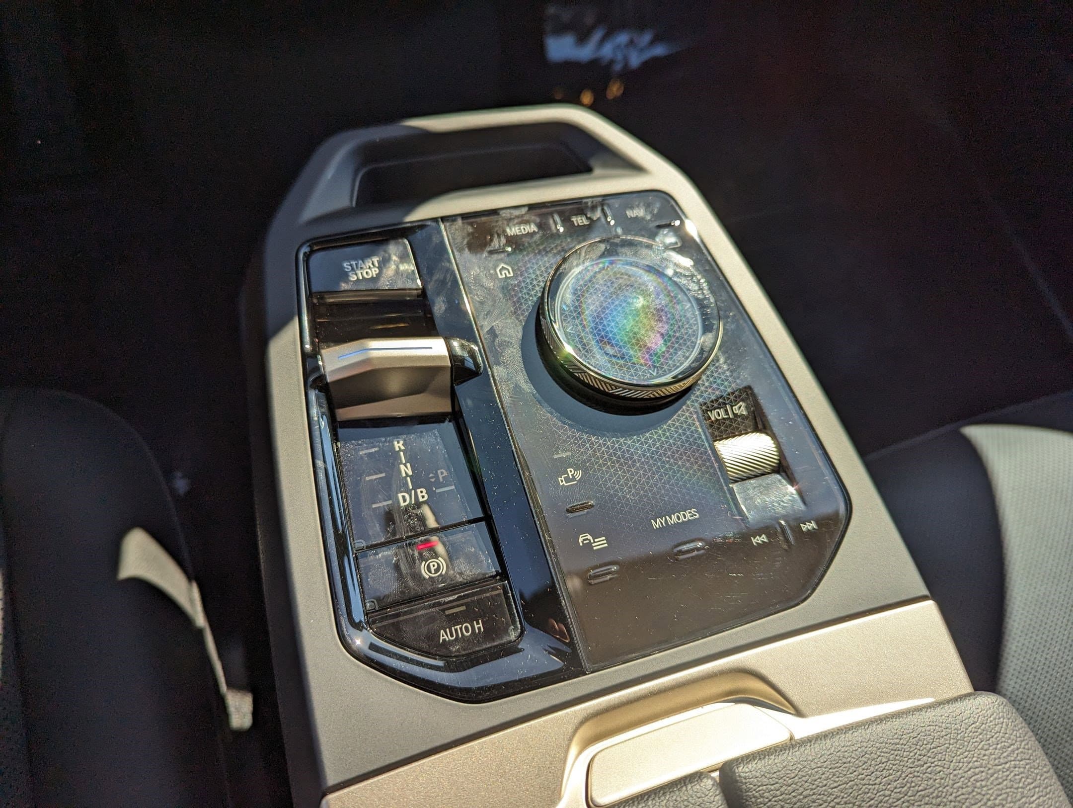 Vehicle photo 25