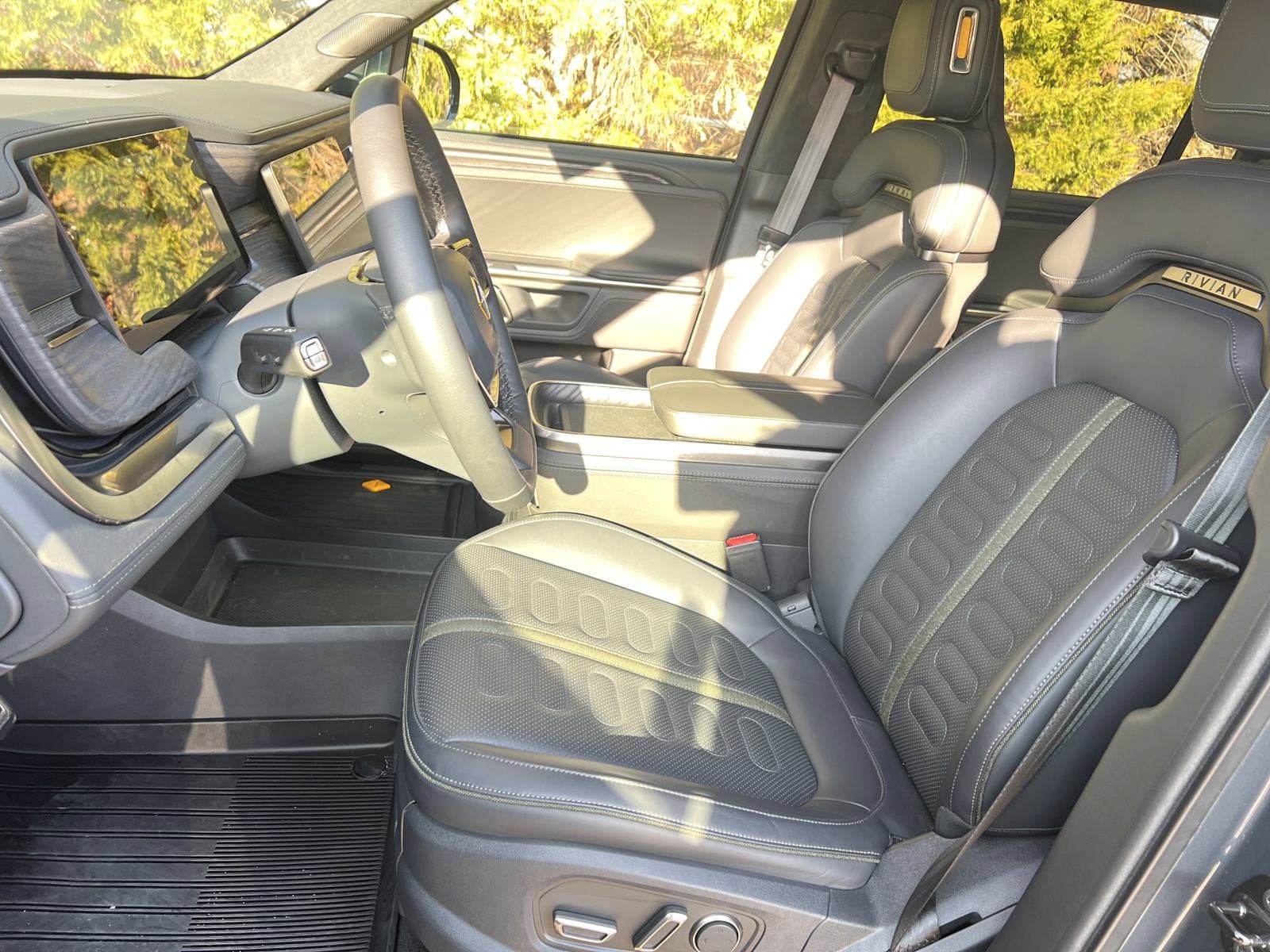 Vehicle photo 14