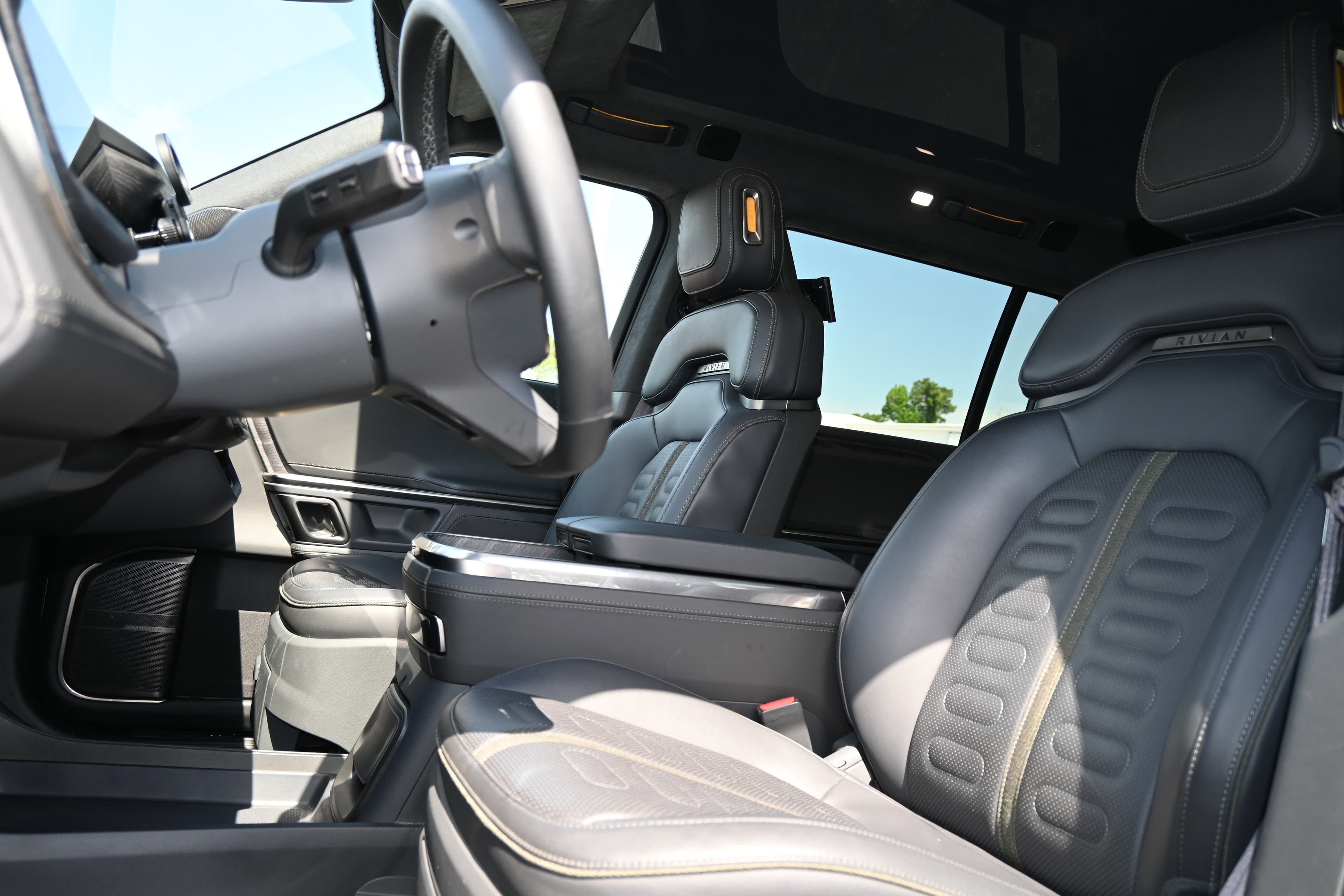 Vehicle photo 18