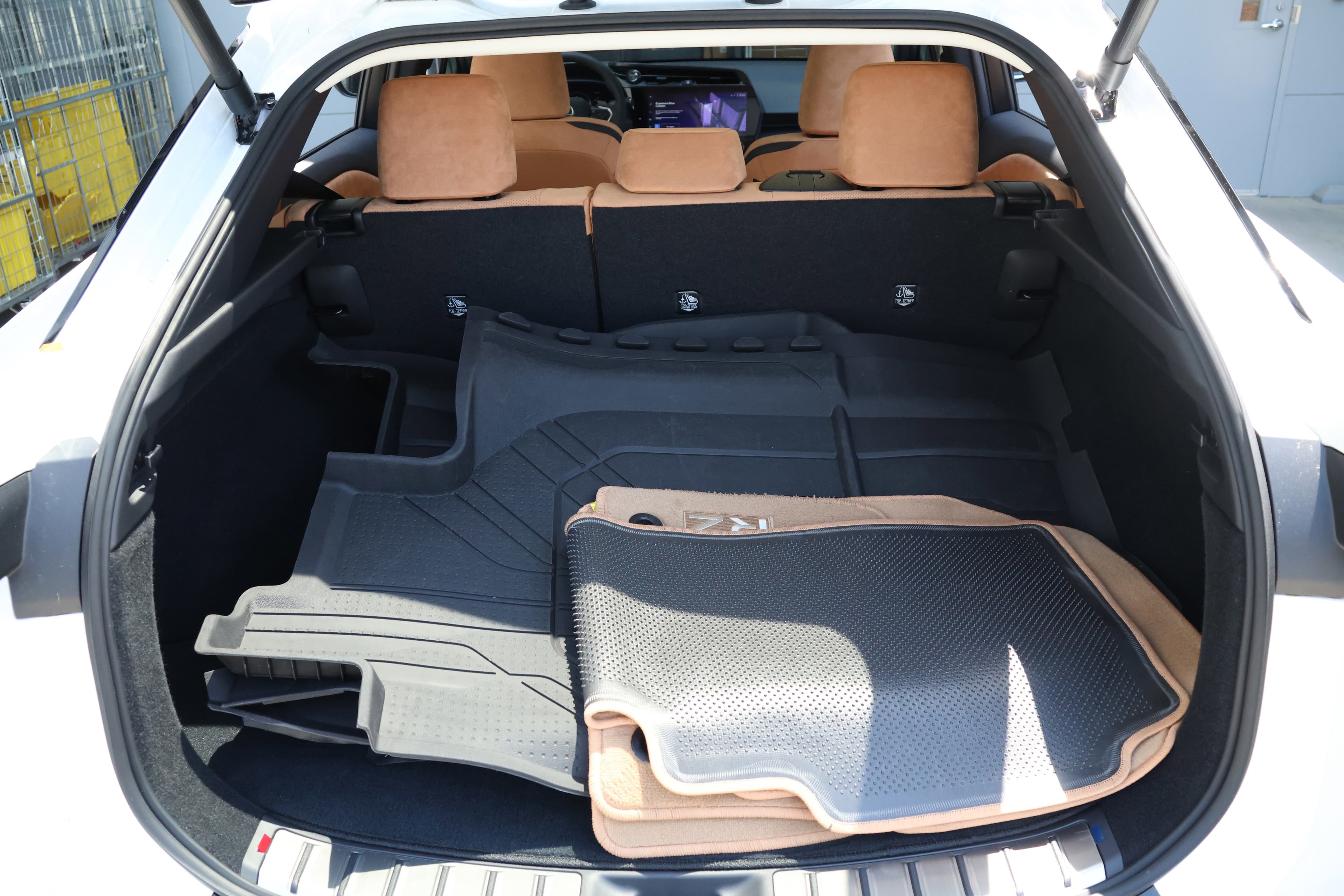 Vehicle photo 37