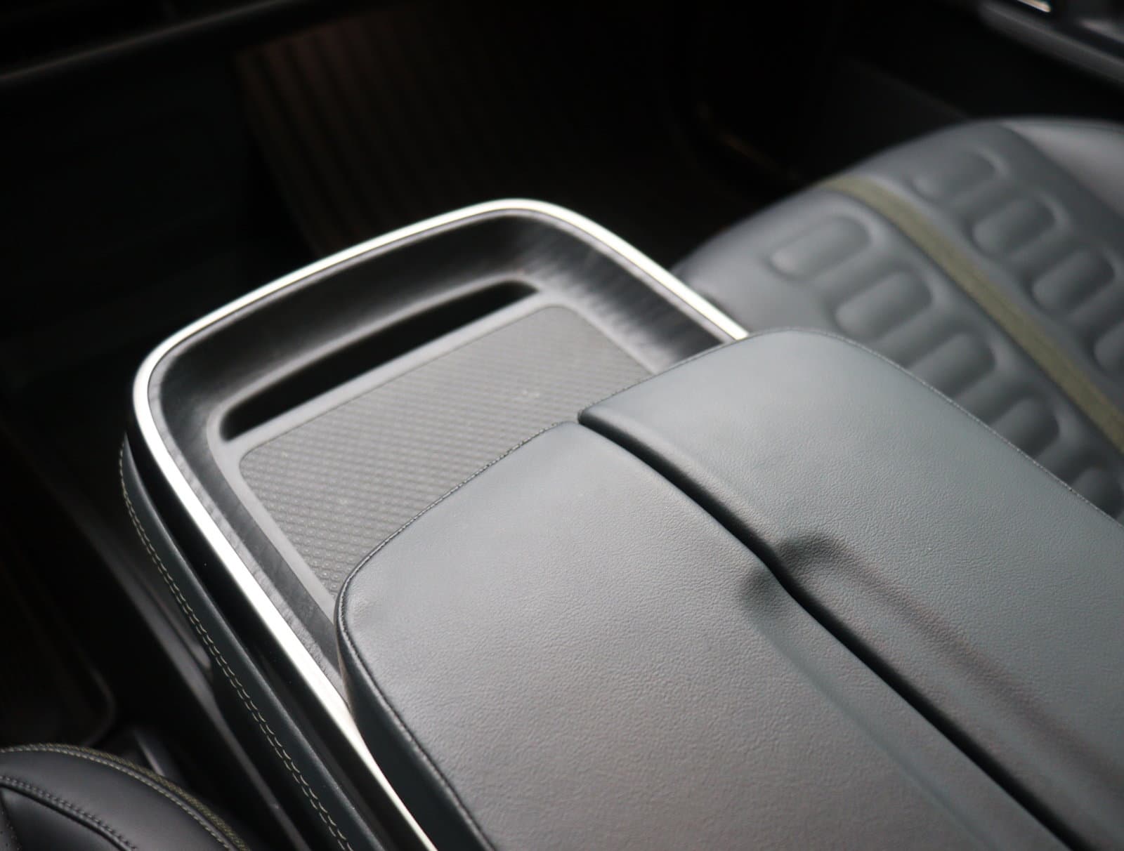Vehicle photo 27