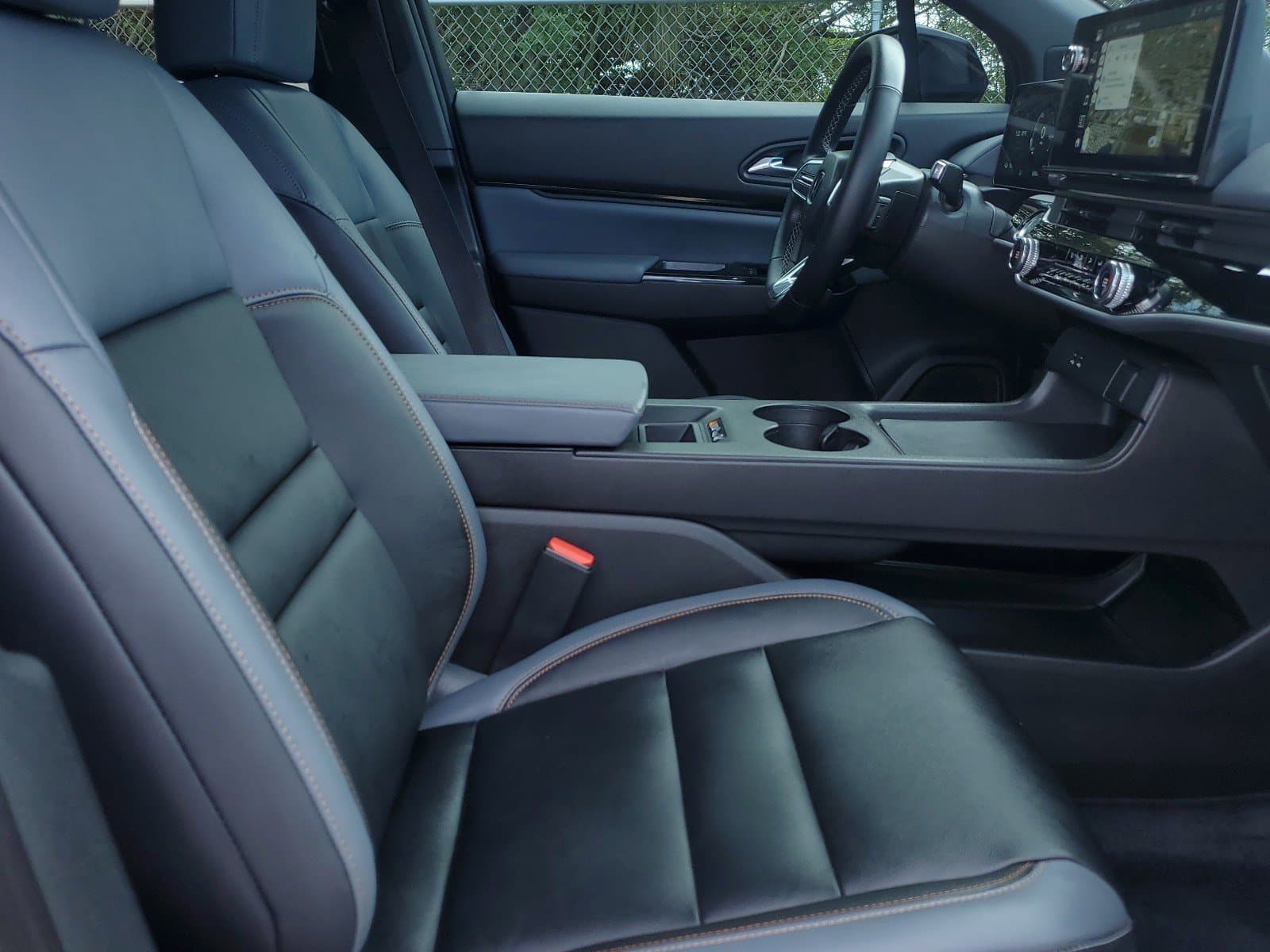 Vehicle photo 33