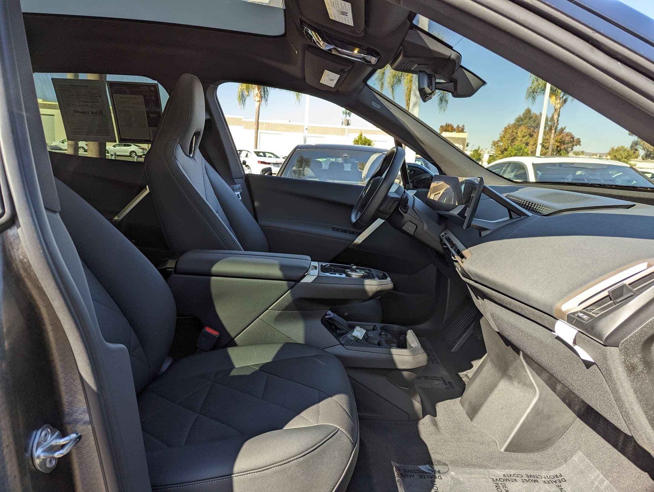 Vehicle photo 32