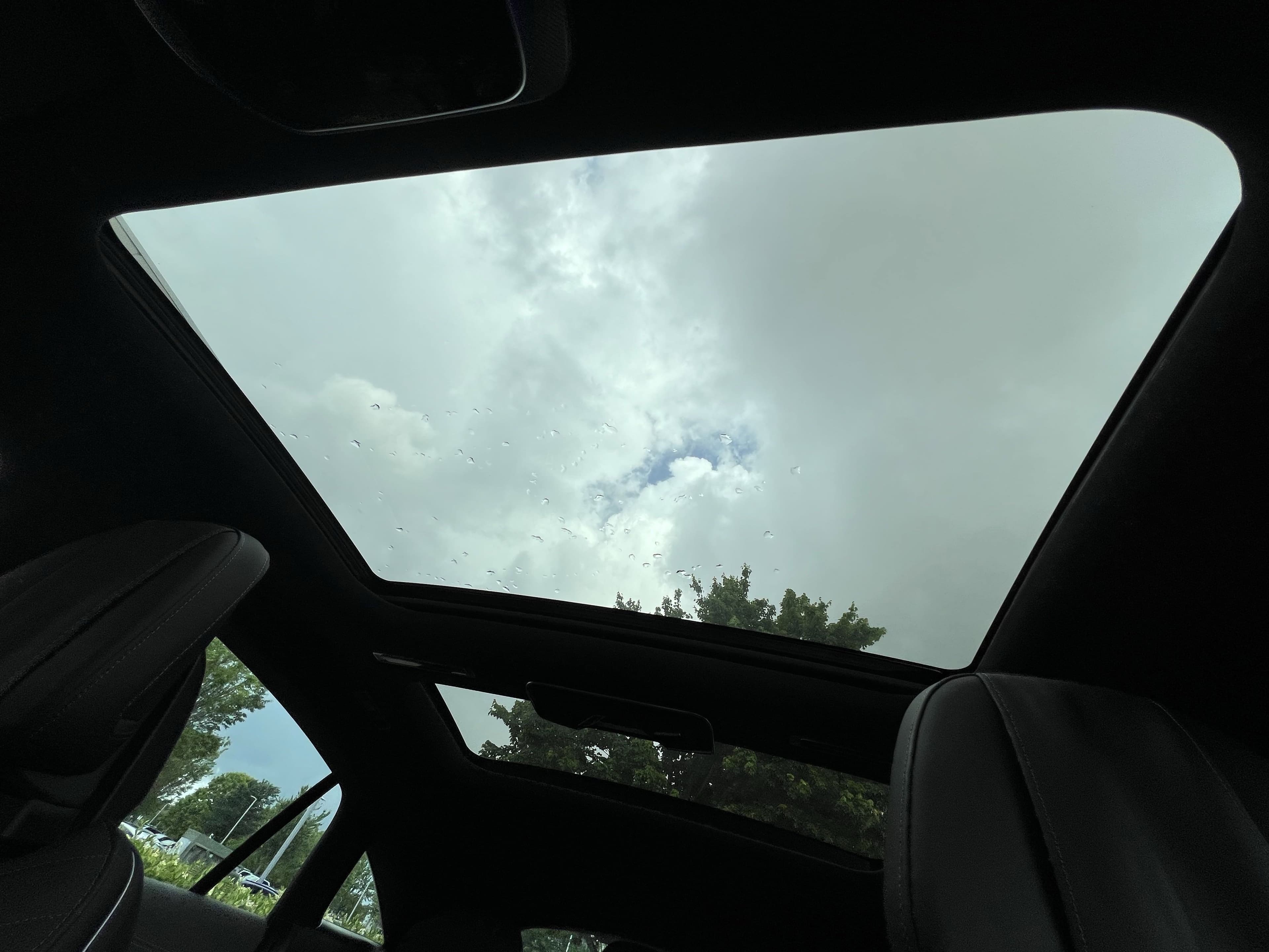 Vehicle photo 26