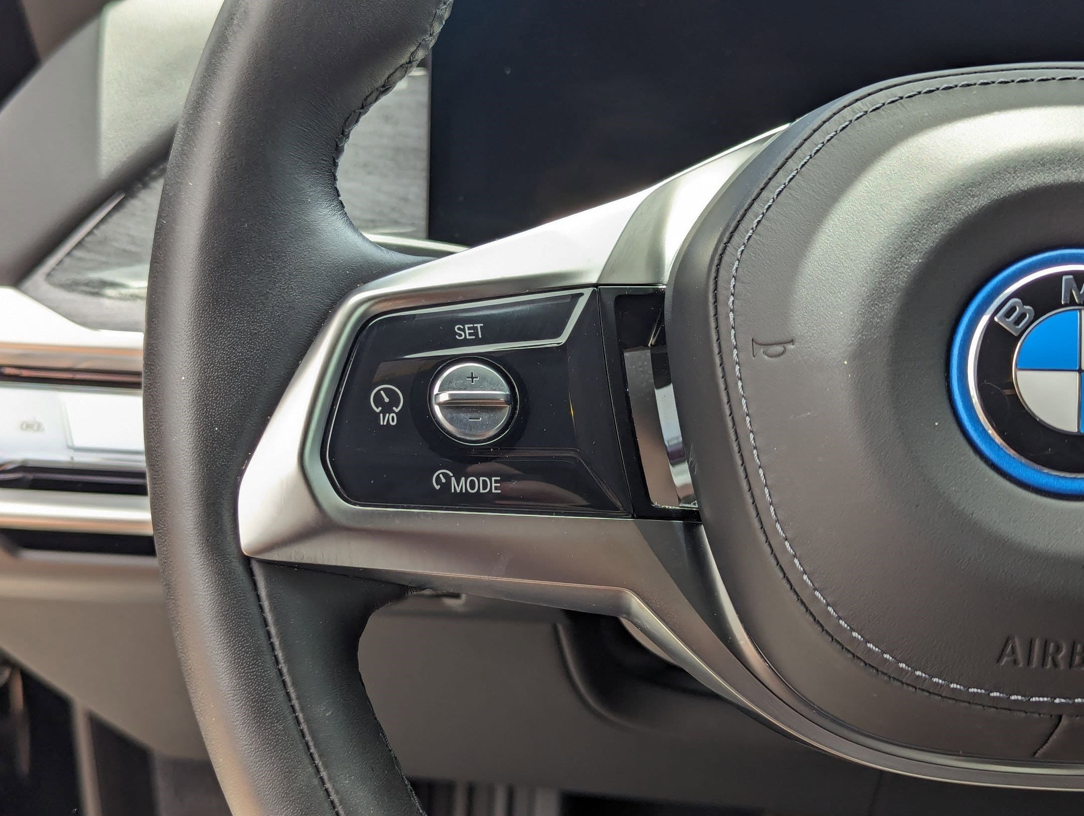 Vehicle photo 17