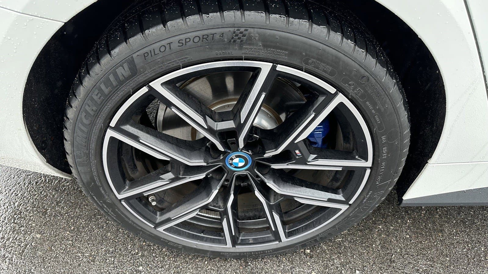 Vehicle photo 12