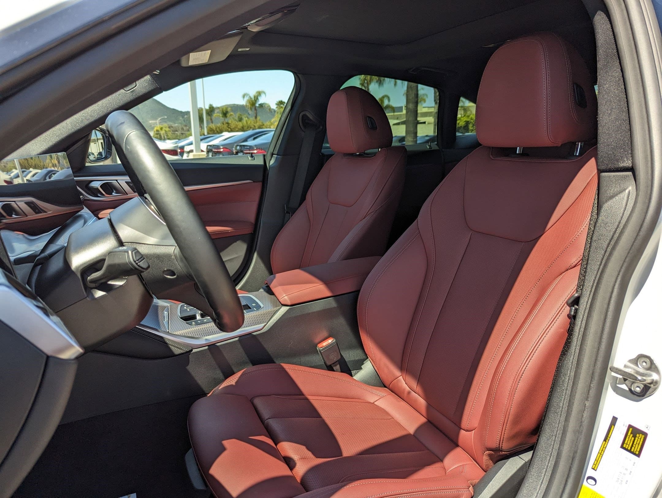 Vehicle photo 14