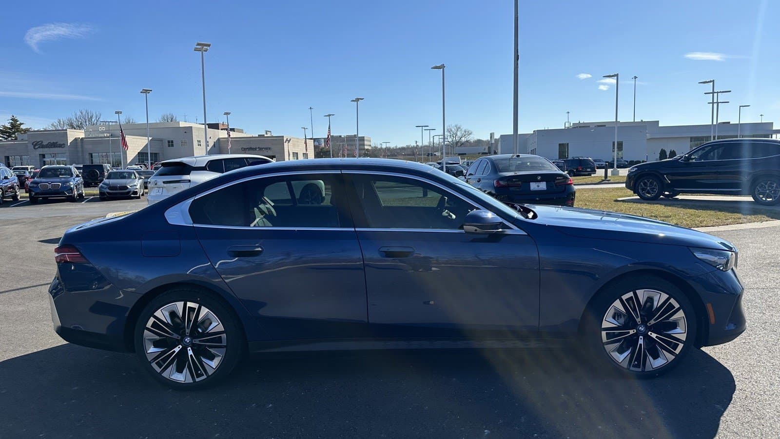 Vehicle photo 9