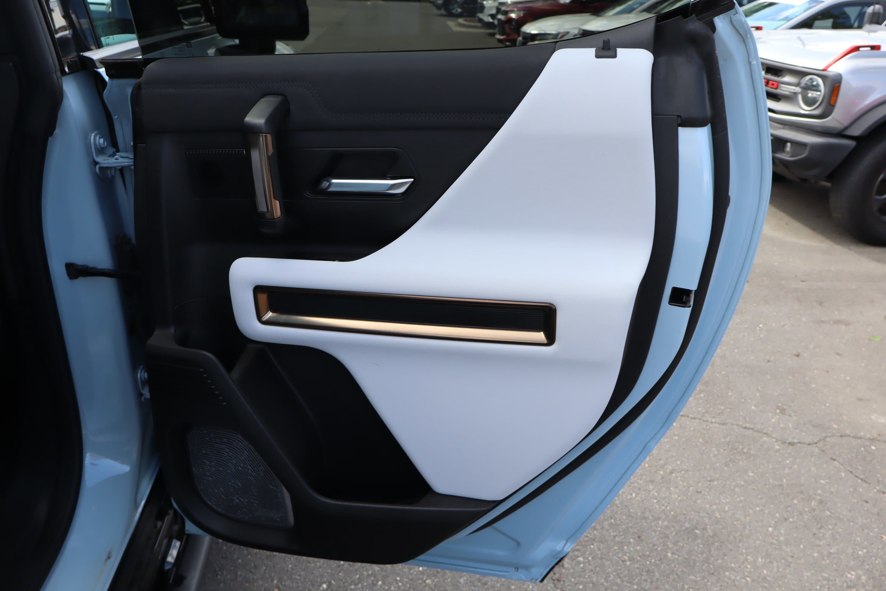 Vehicle photo 36