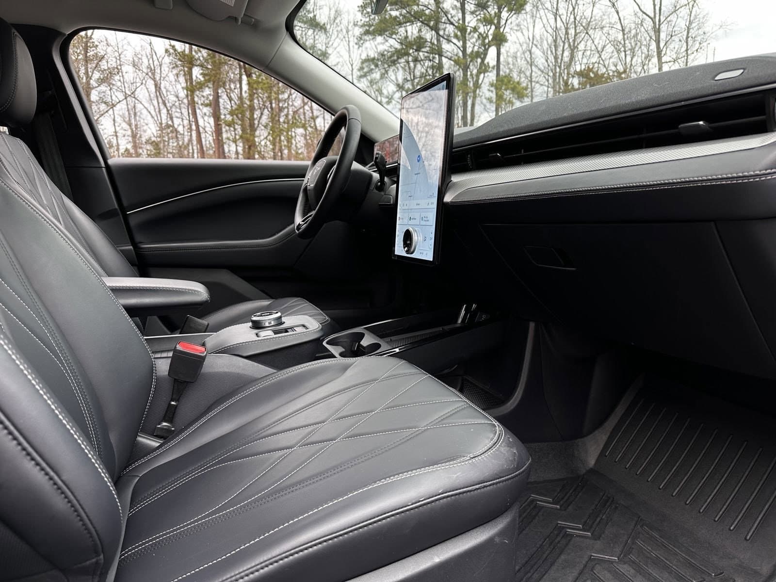 Vehicle photo 29