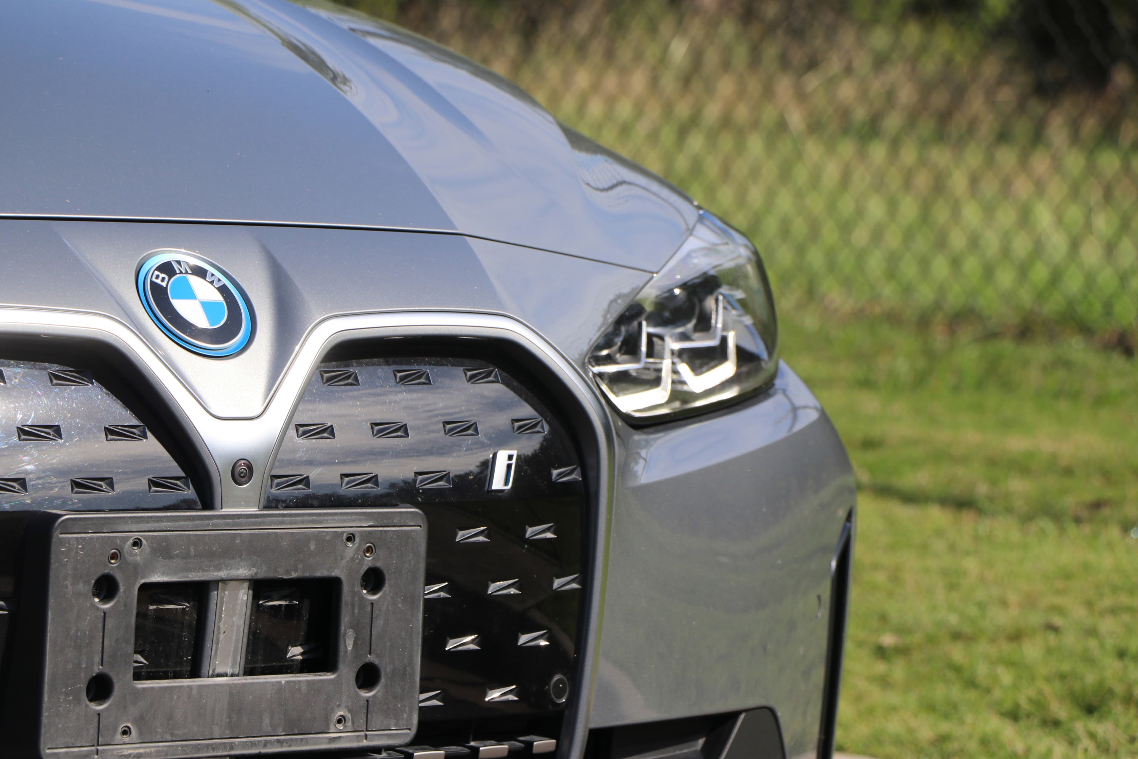 Vehicle photo 4