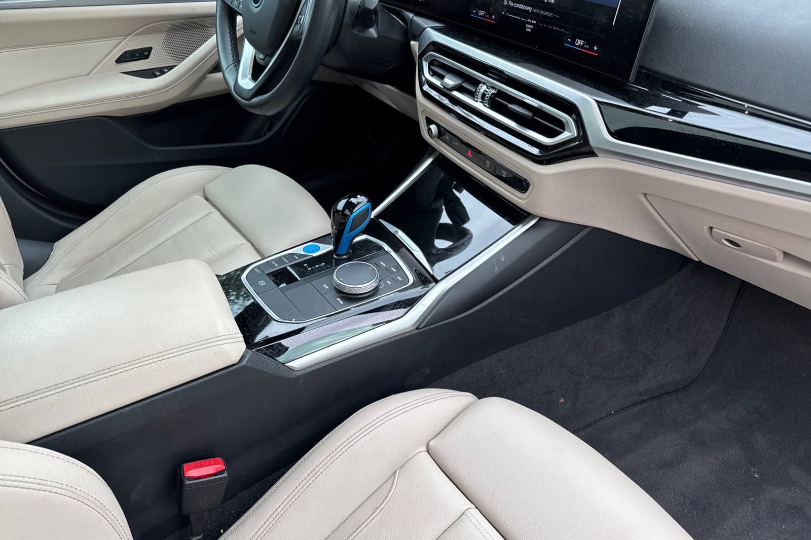 Vehicle photo 16
