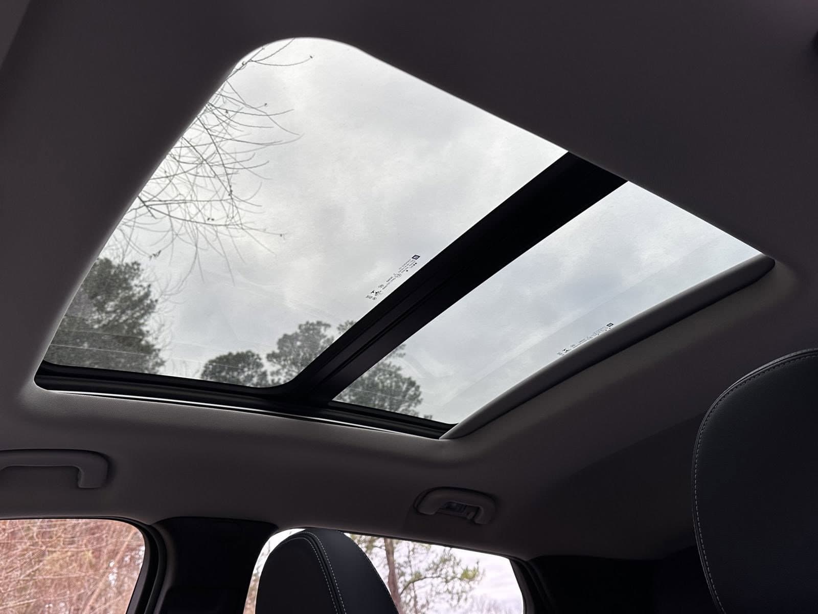 Vehicle photo 25