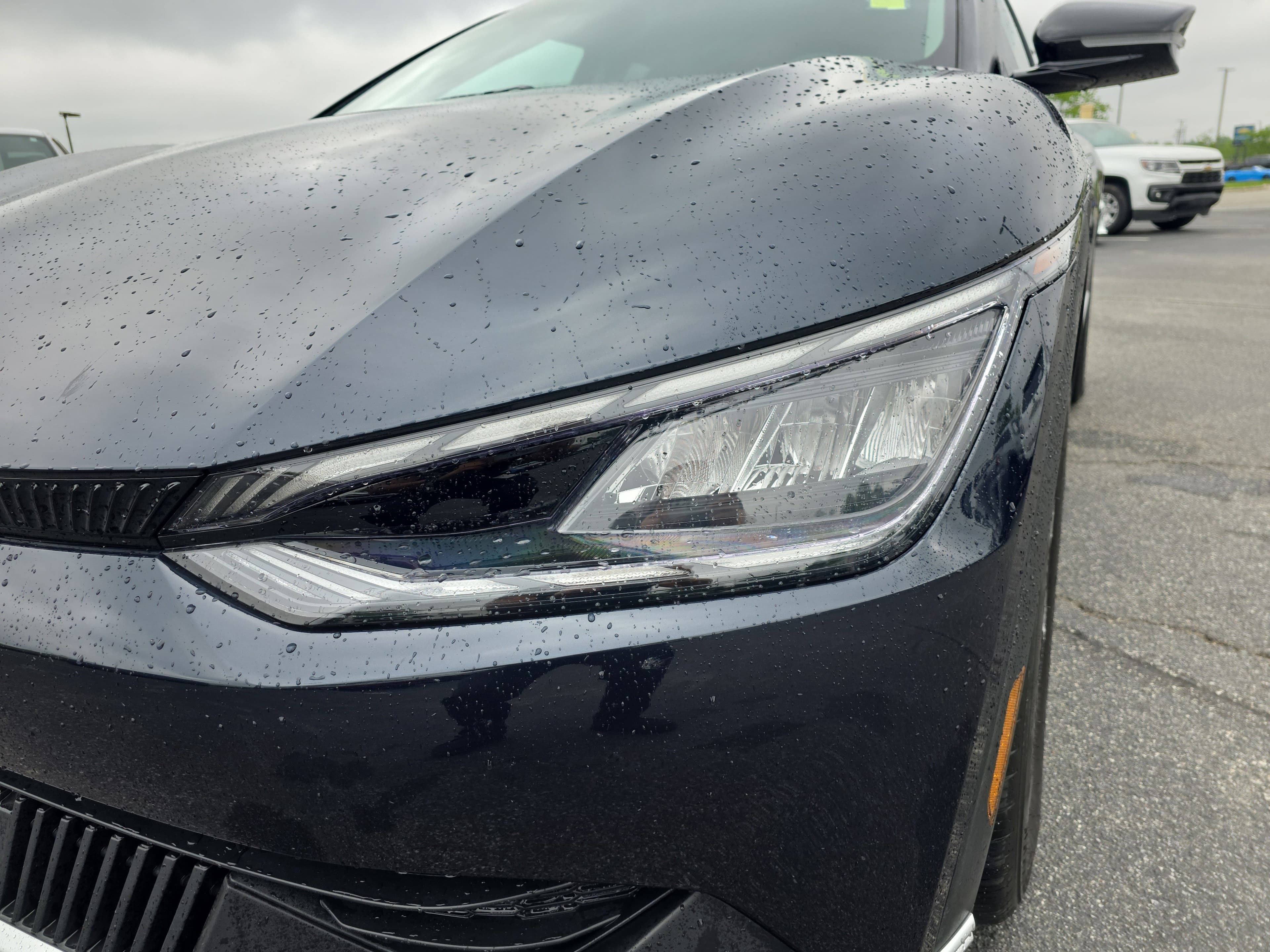 Vehicle photo 4