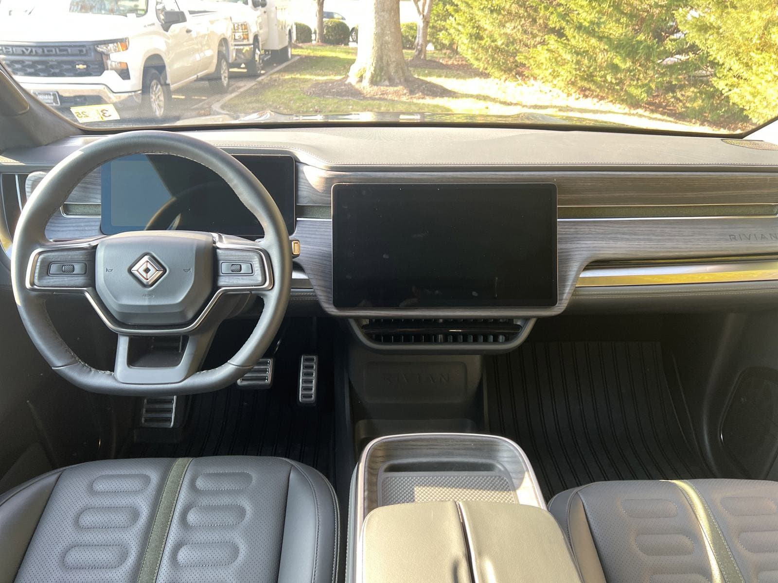 Vehicle photo 27