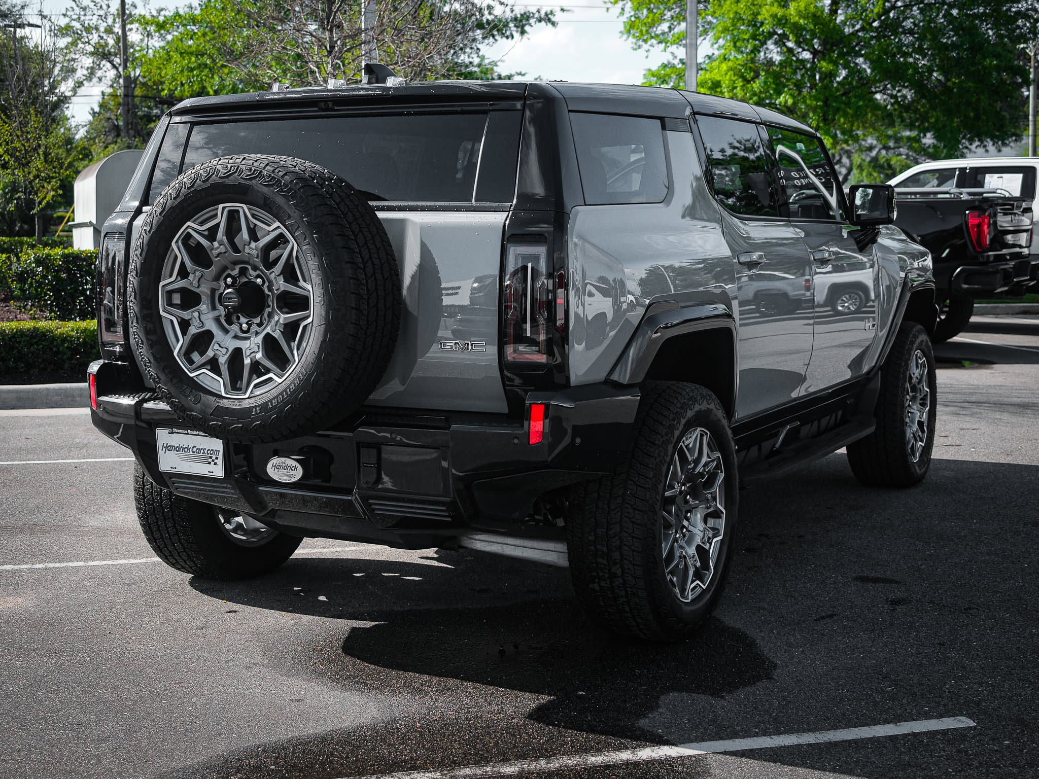 Vehicle photo 8