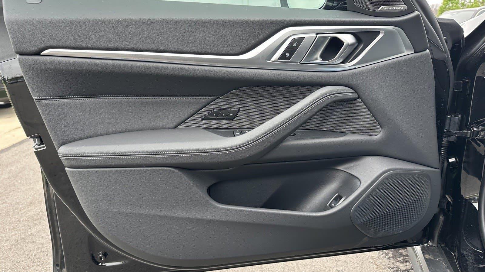 Vehicle photo 11