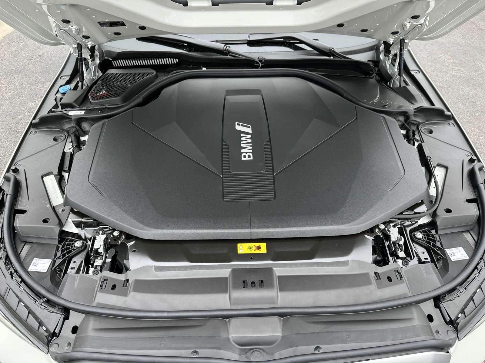 Vehicle photo 33