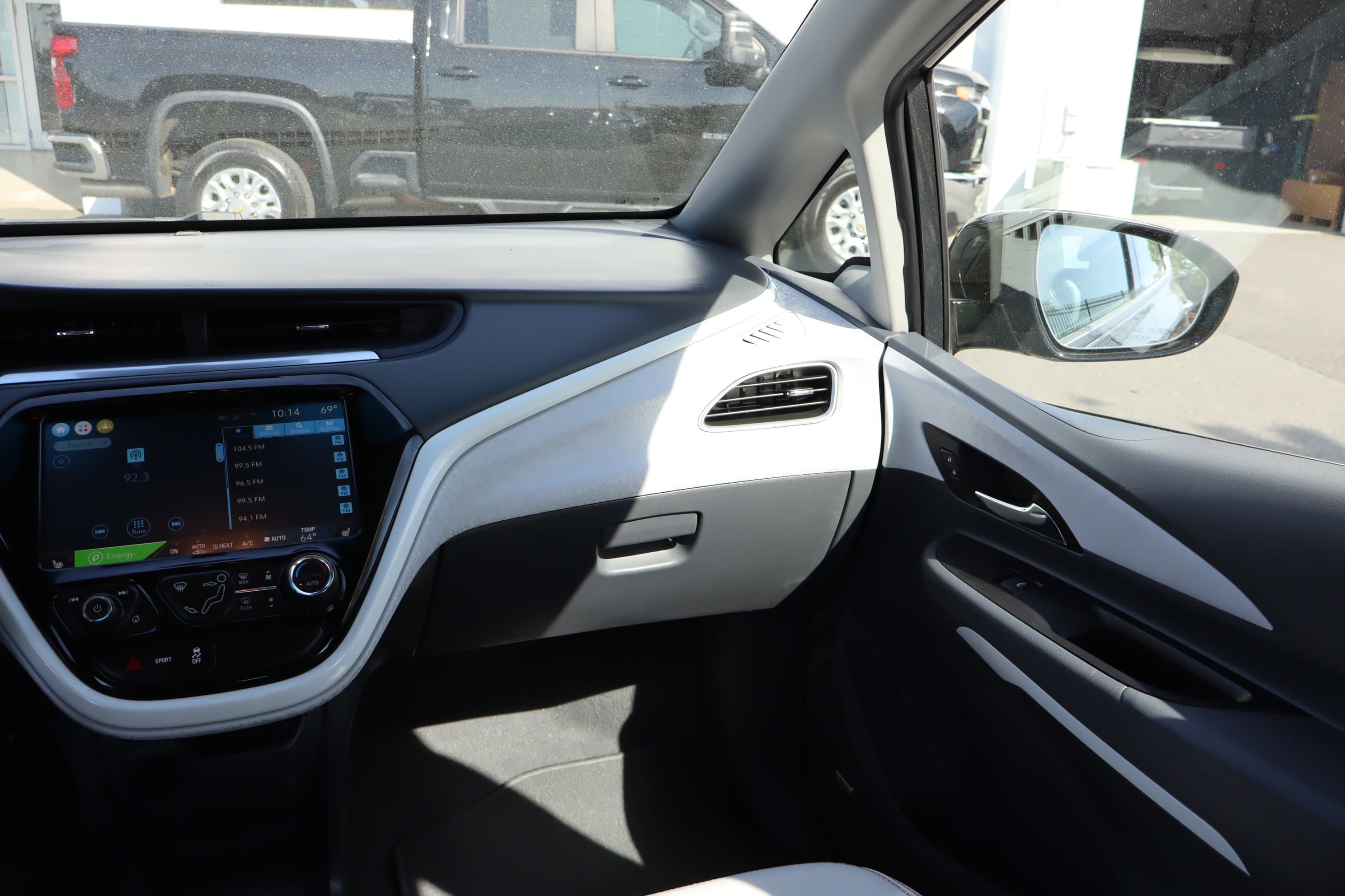 Vehicle photo 11