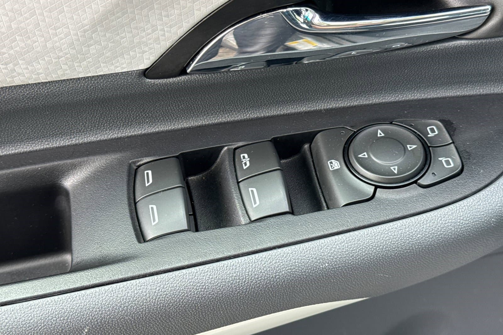 Vehicle photo 11