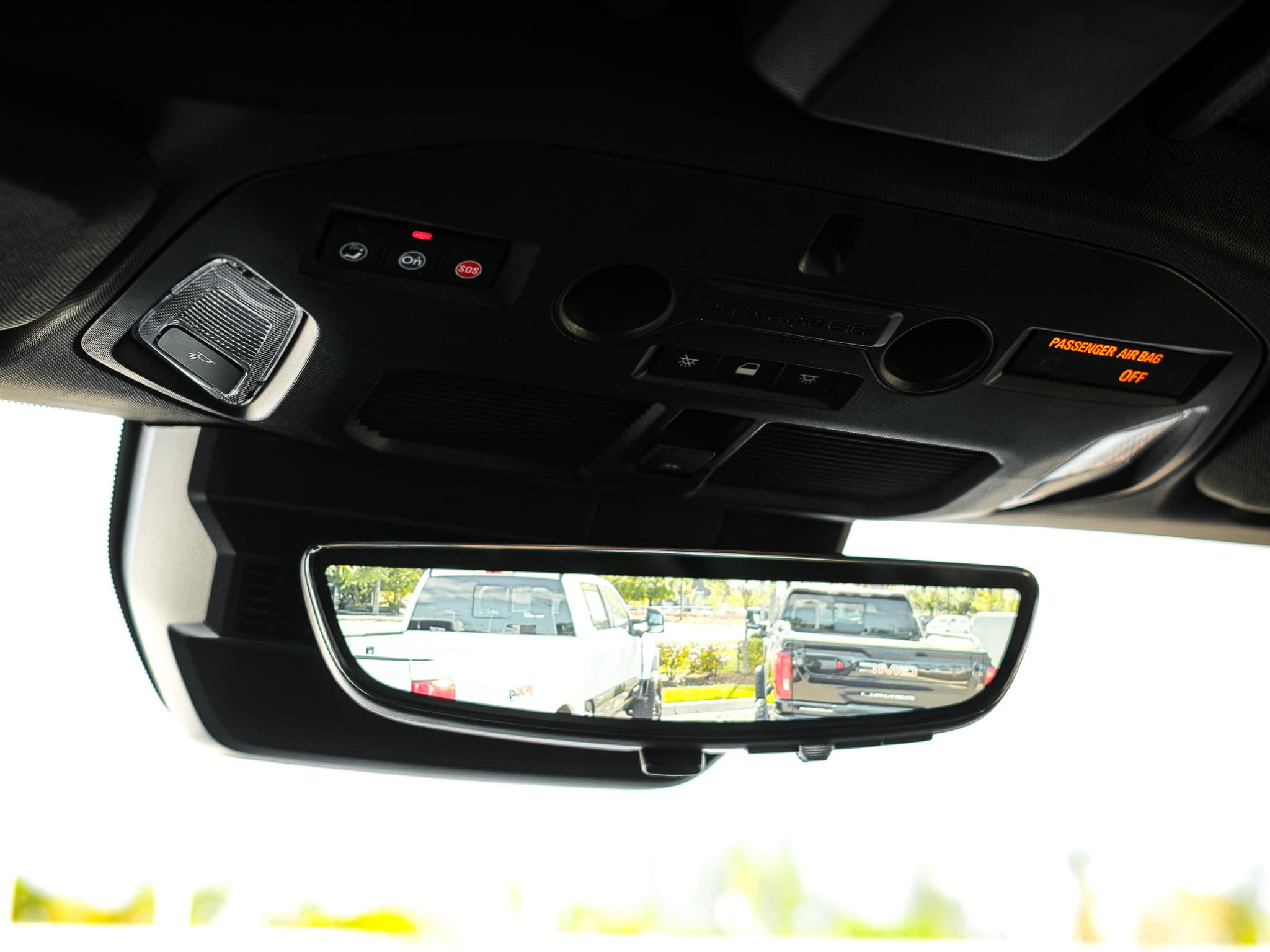 Vehicle photo 26
