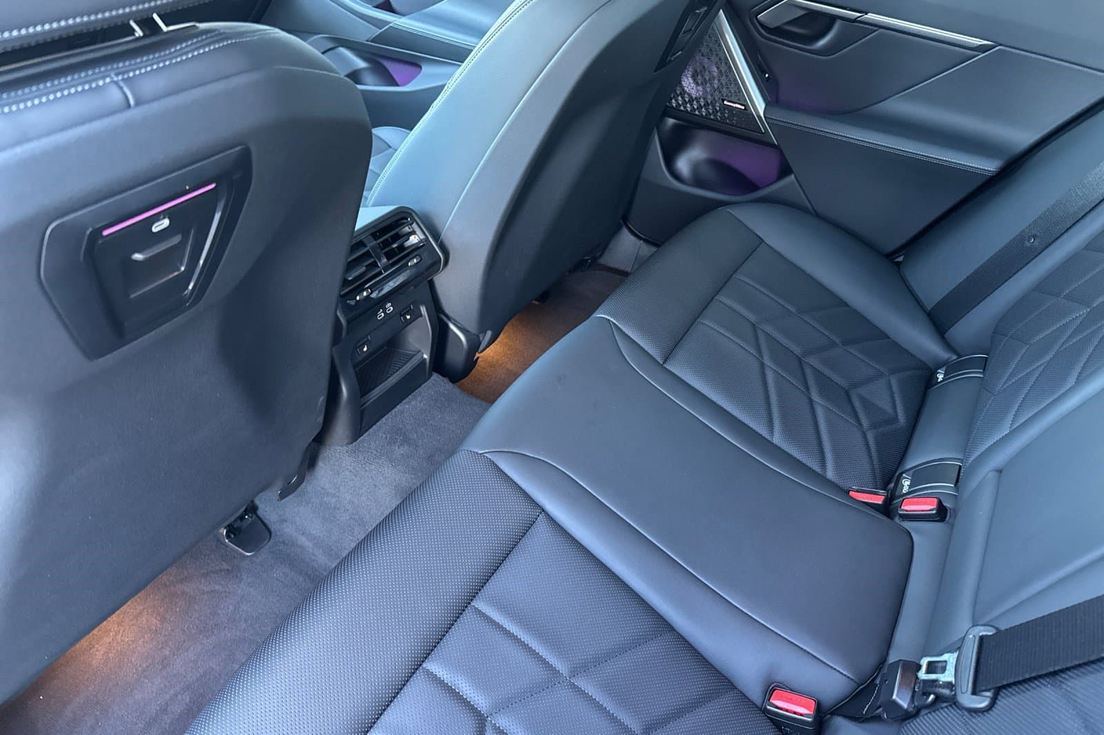 Vehicle photo 13