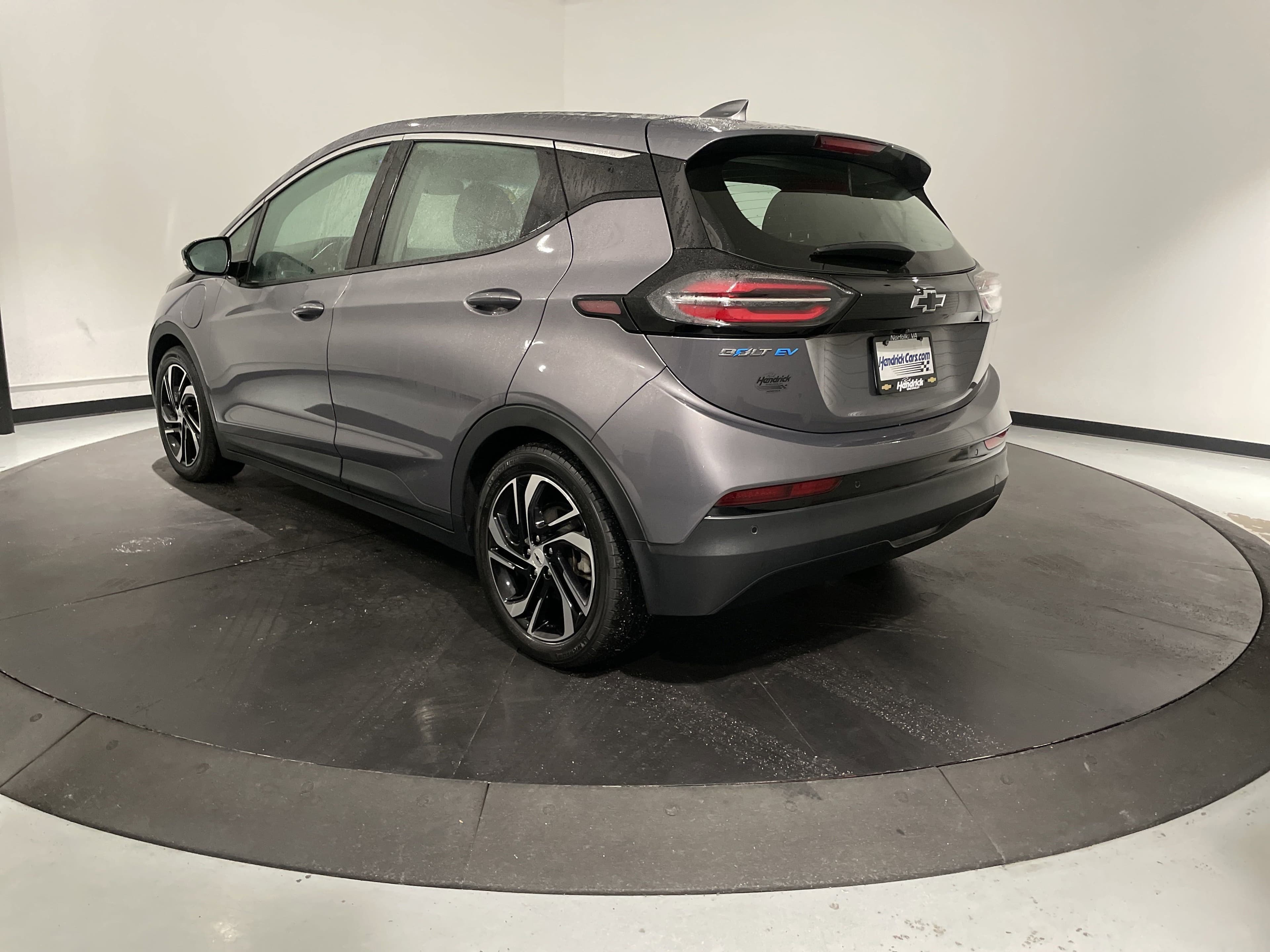 Vehicle photo 6