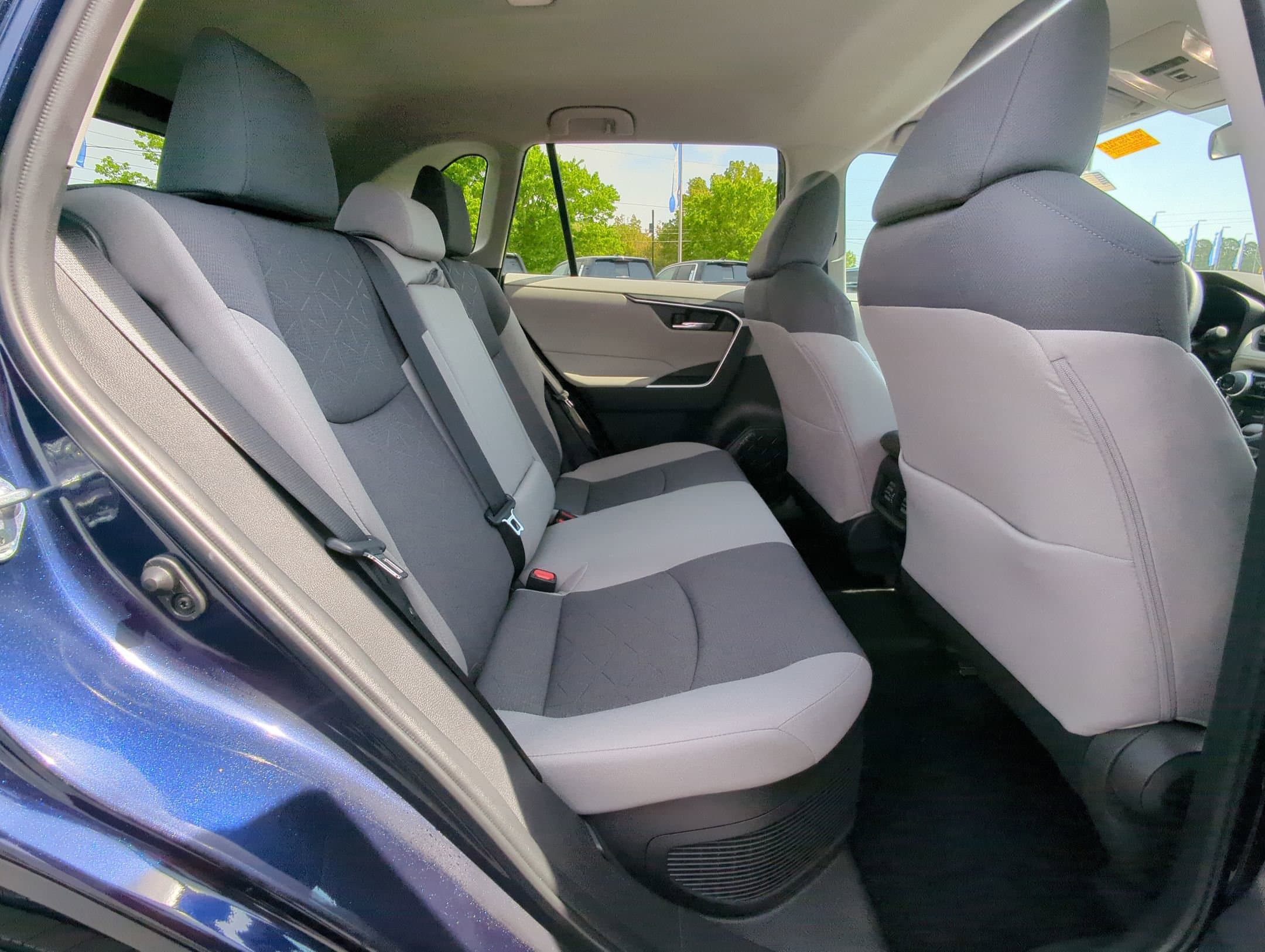 Vehicle photo 27
