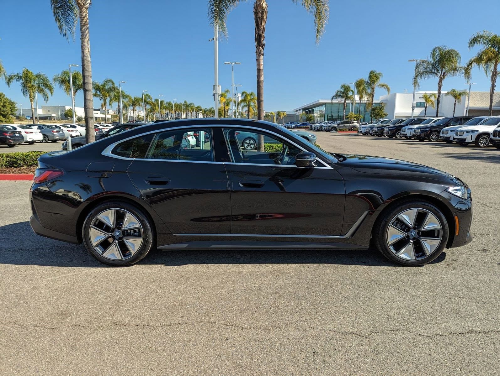 Vehicle photo 9