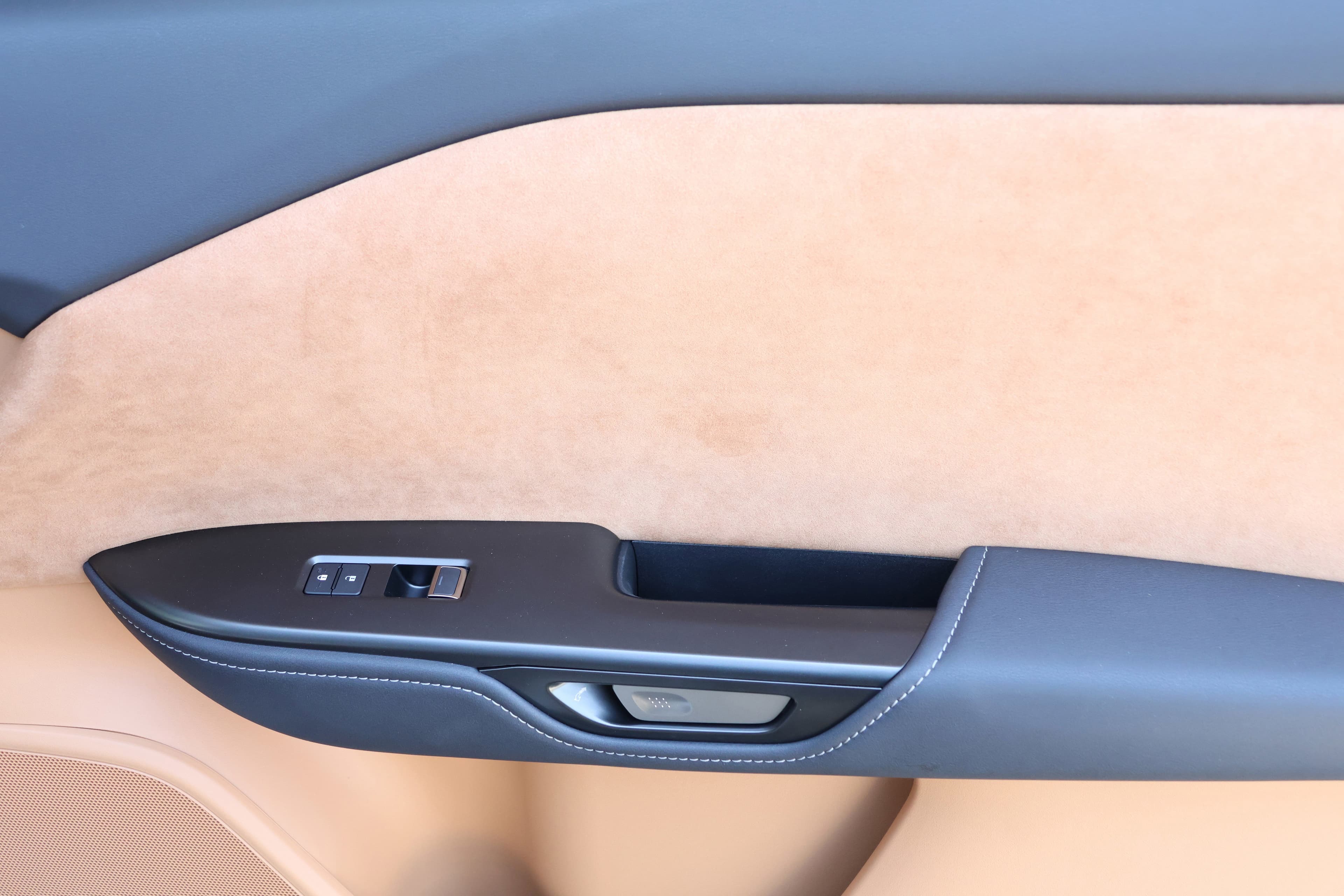 Vehicle photo 32