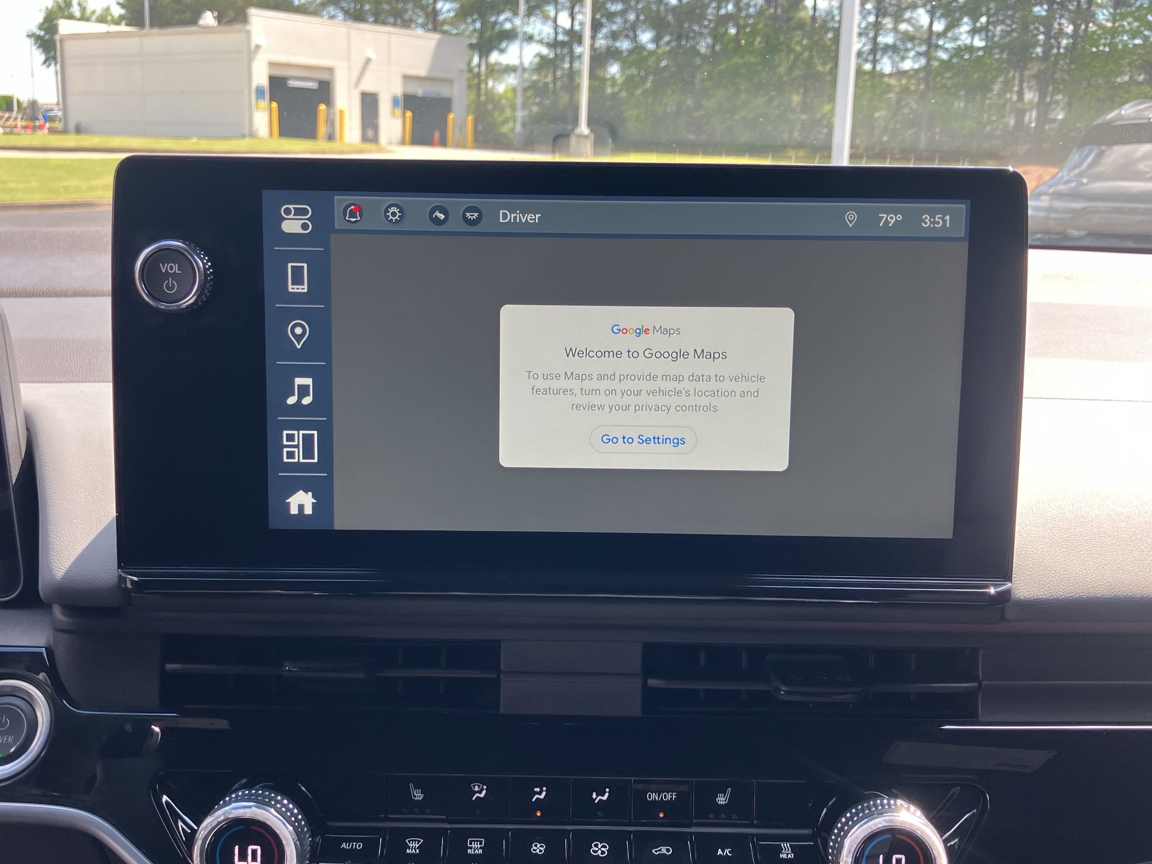 Vehicle photo 26