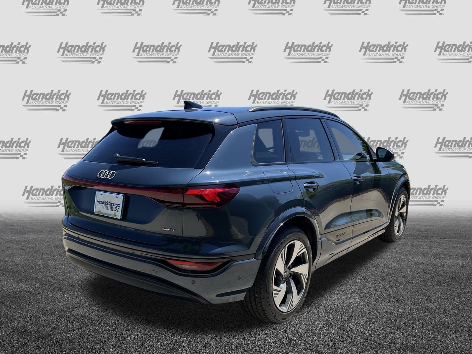 Vehicle photo 8