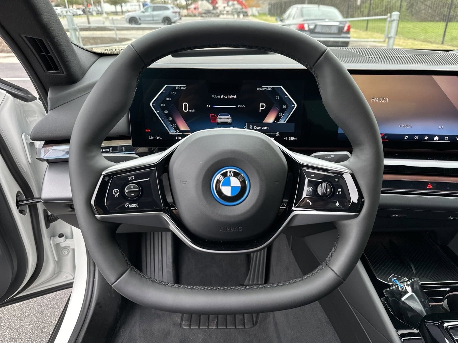 Vehicle photo 17