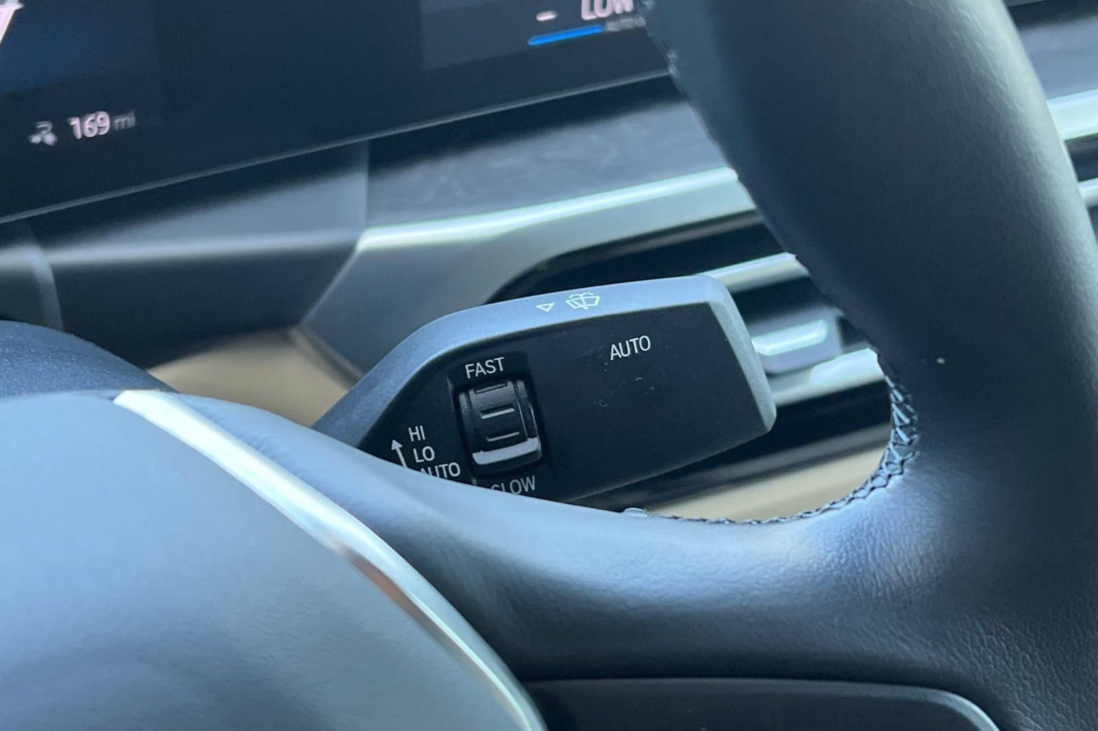Vehicle photo 31