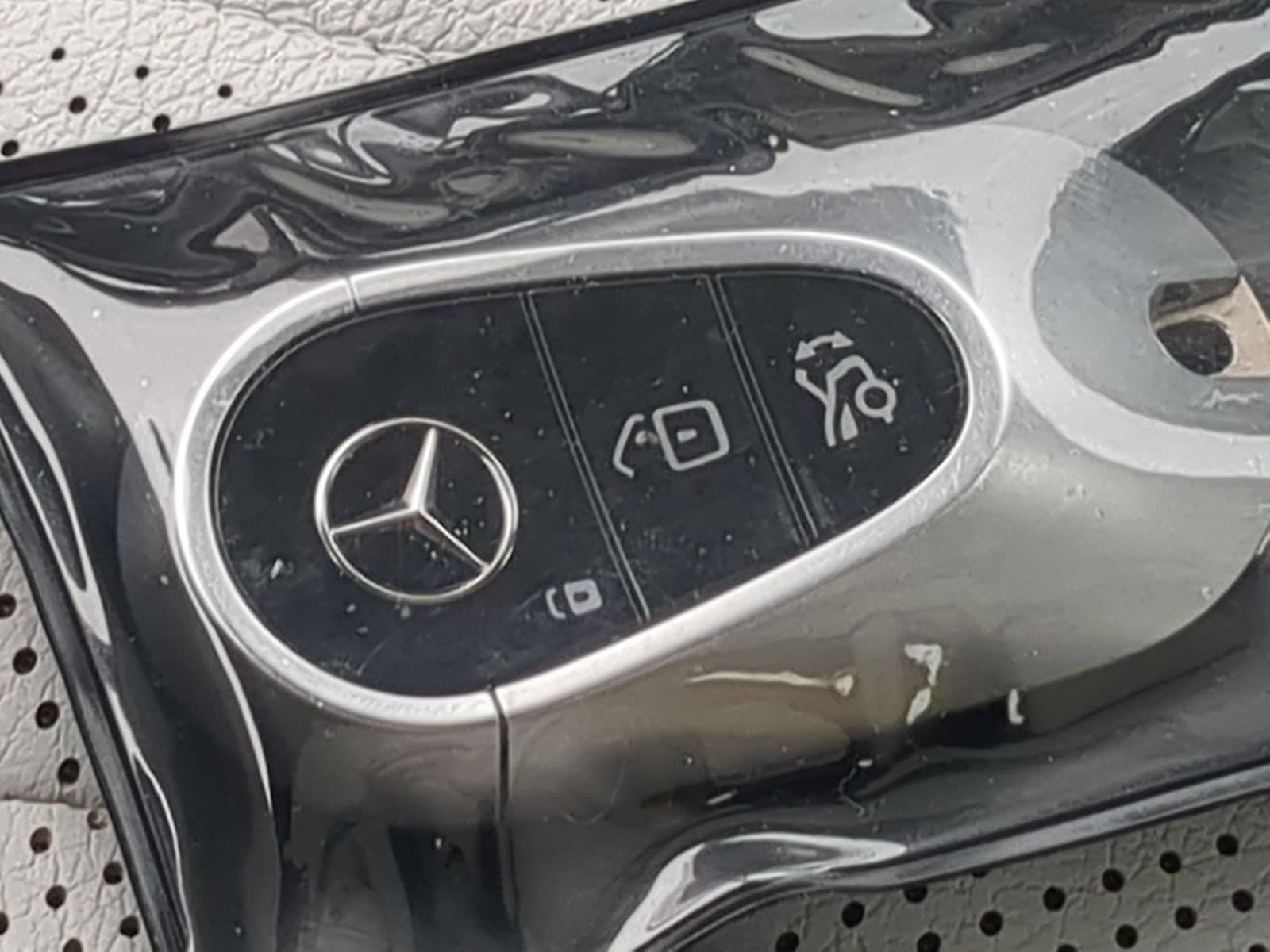 Vehicle photo 34