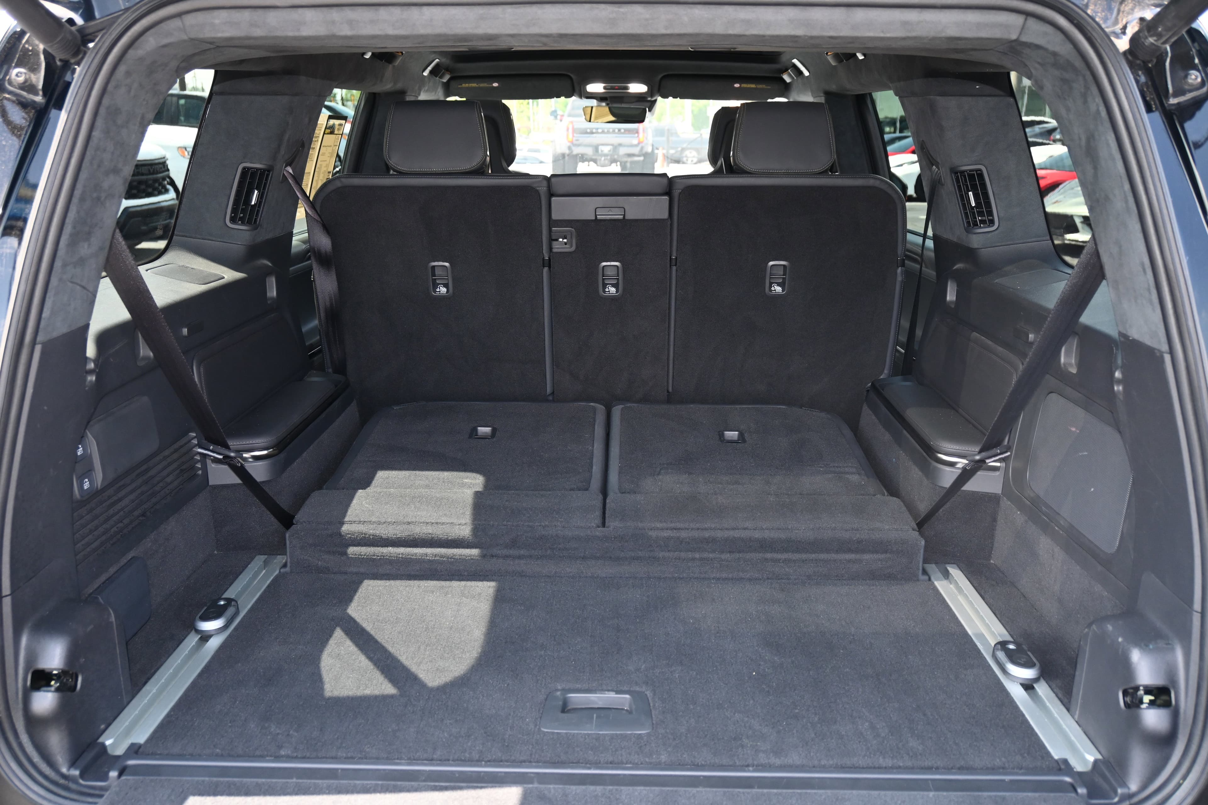 Vehicle photo 34