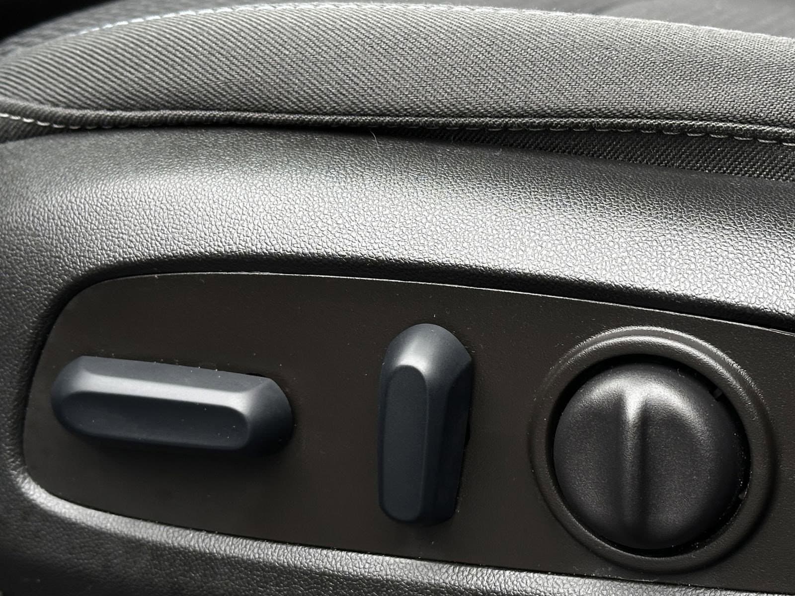 Vehicle photo 13