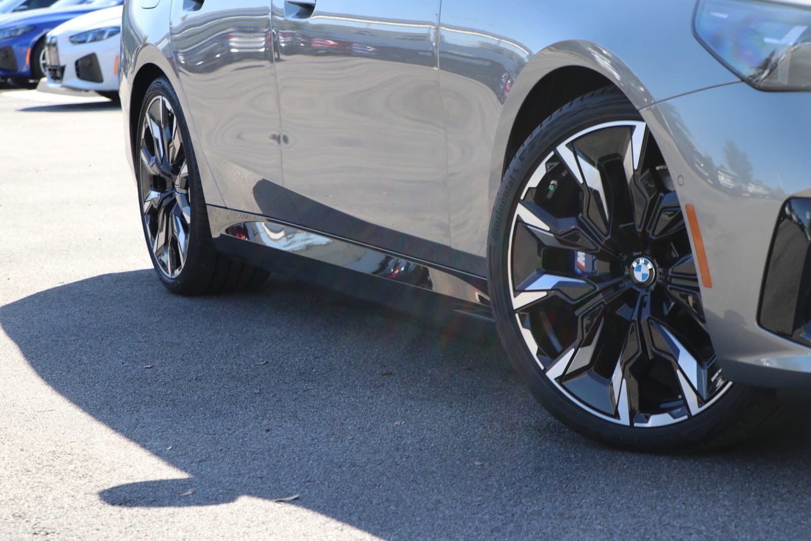 Vehicle photo 2