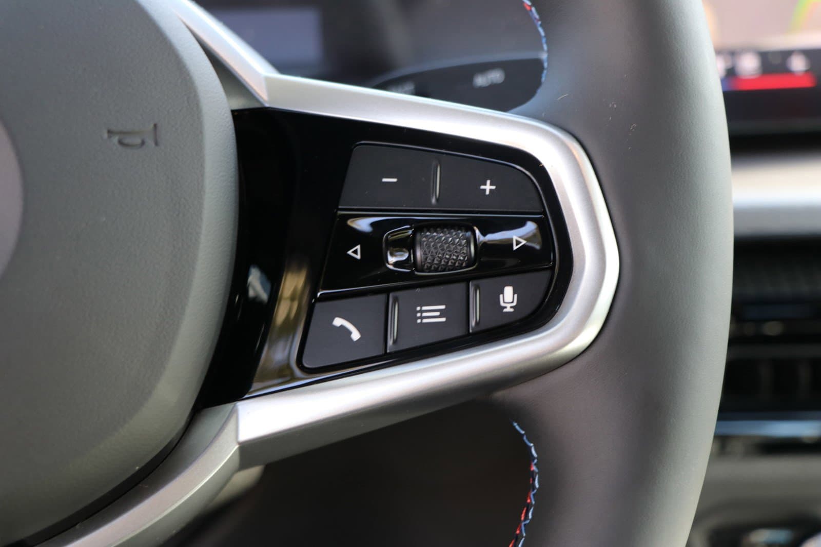 Vehicle photo 17
