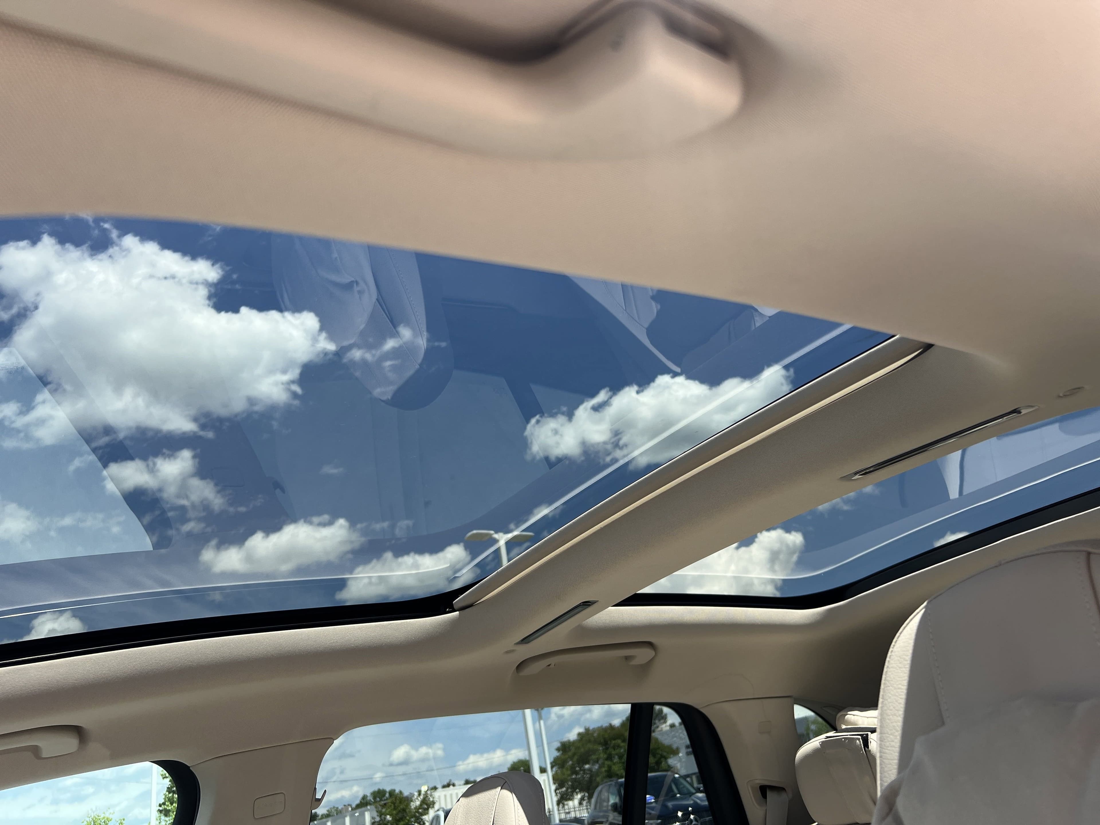 Vehicle photo 26