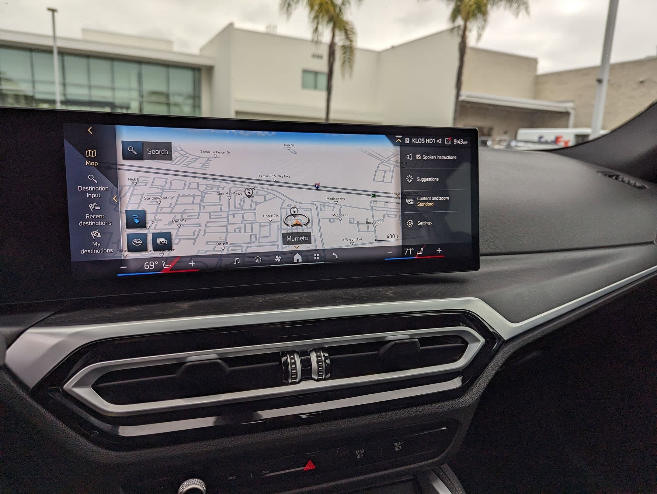 Vehicle photo 23