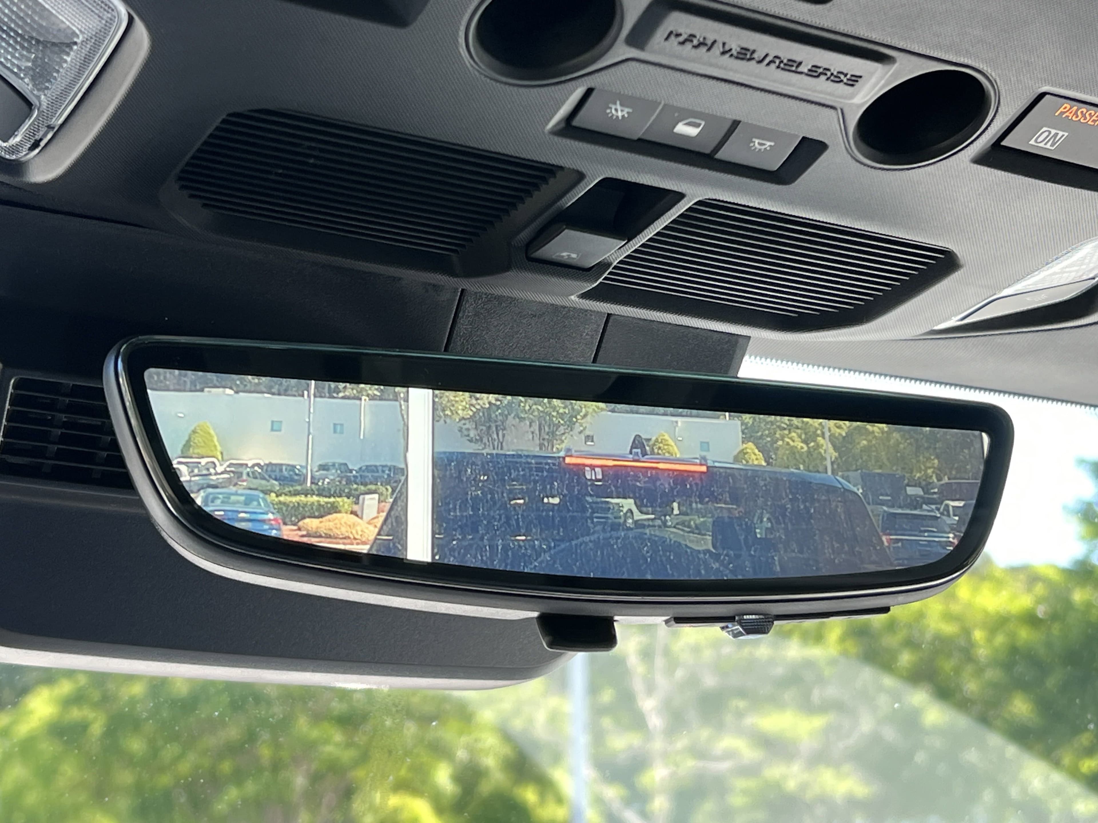 Vehicle photo 25
