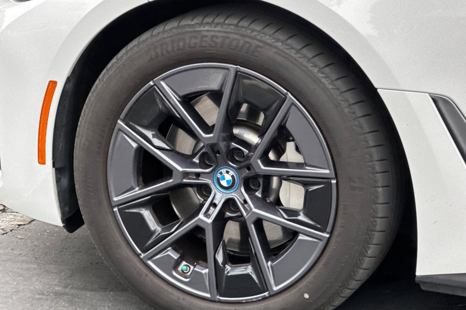 Vehicle photo 34
