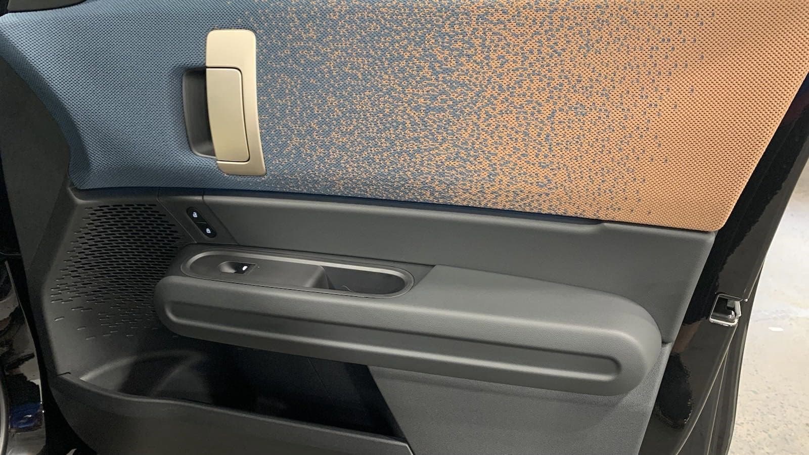 Vehicle photo 25