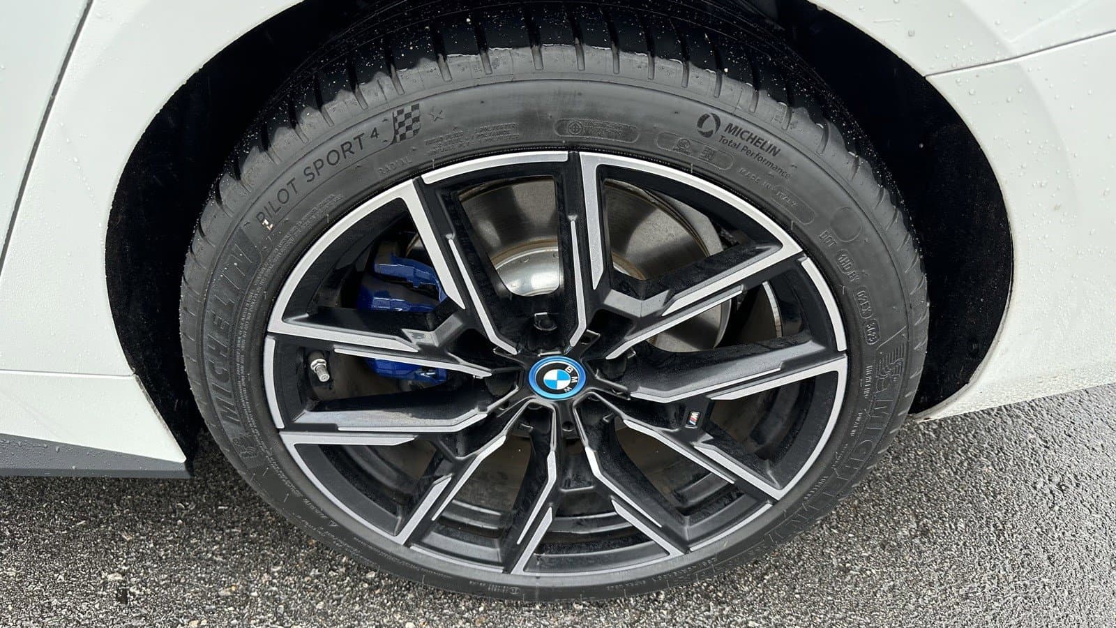 Vehicle photo 11