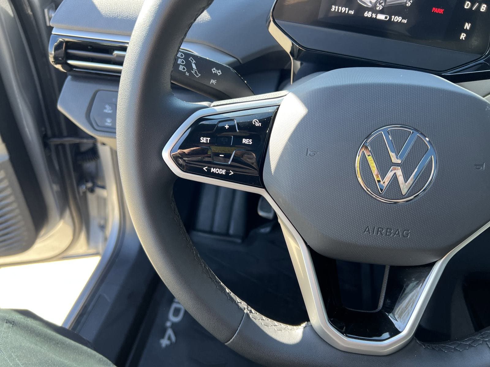 Vehicle photo 23